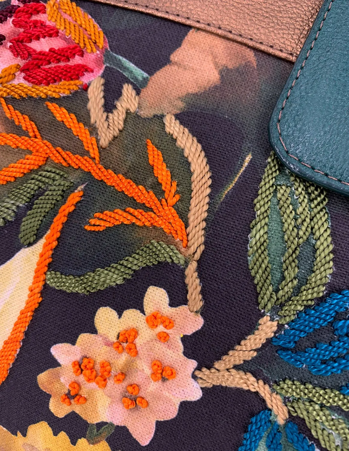 Tropicalia Negro-Botella Handbag